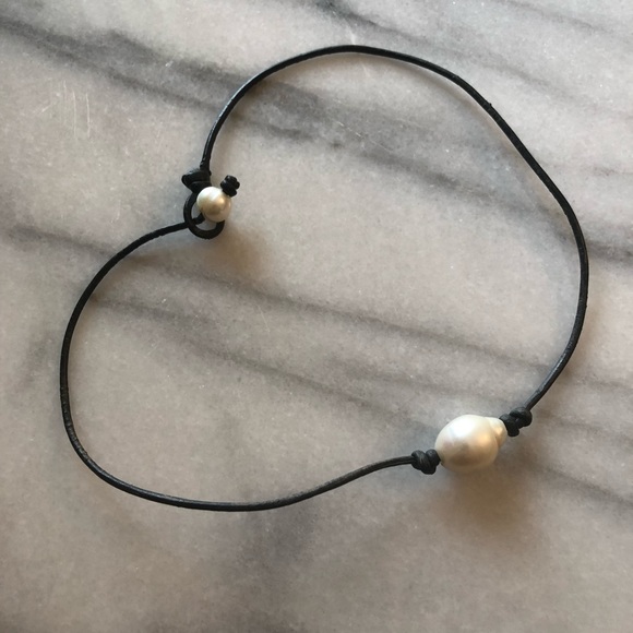 Pearl Choker on Leather Strap - Picture 4 of 7